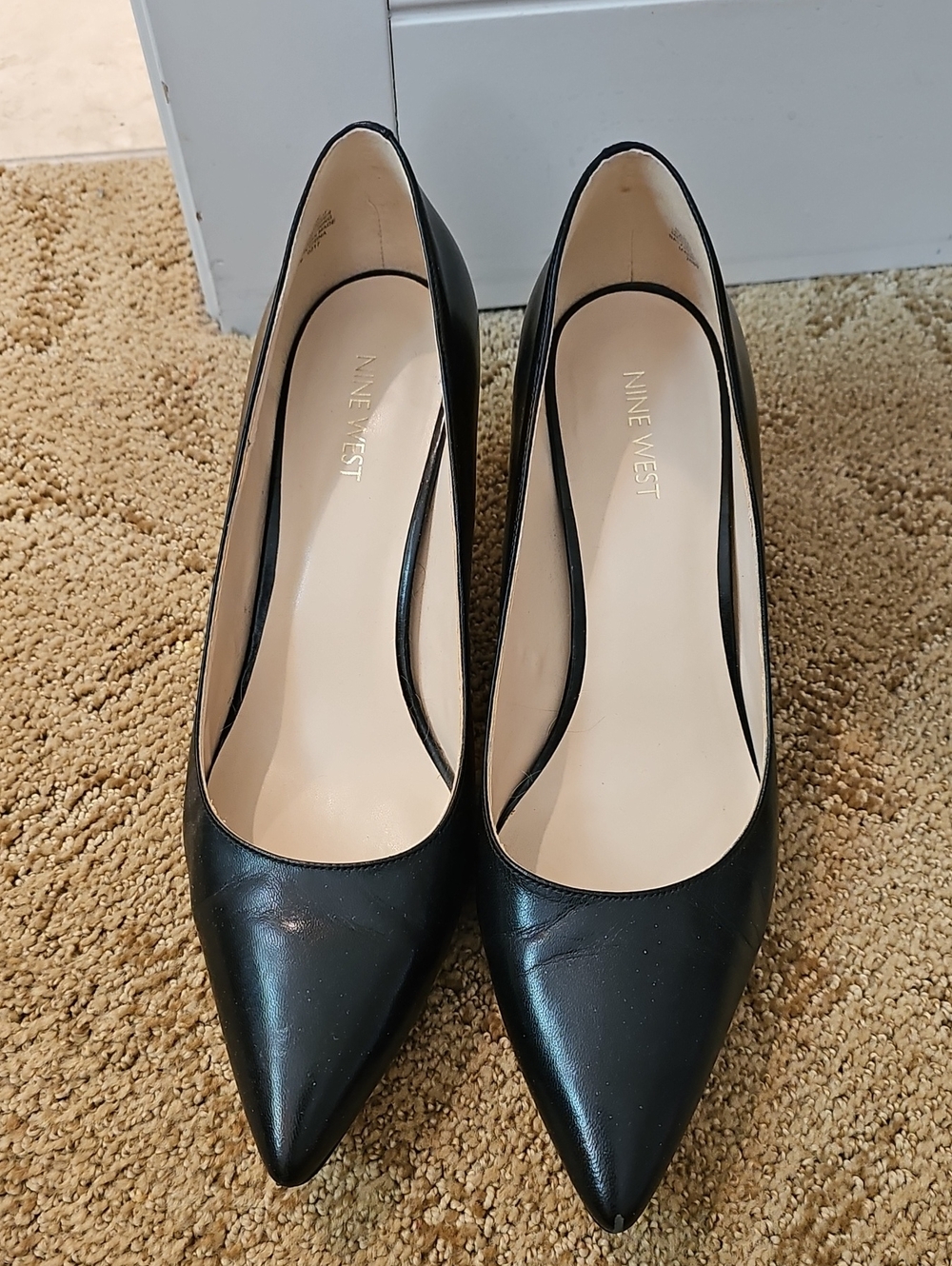 Nine West Black Pointed Toe Leather Pumps Size 10